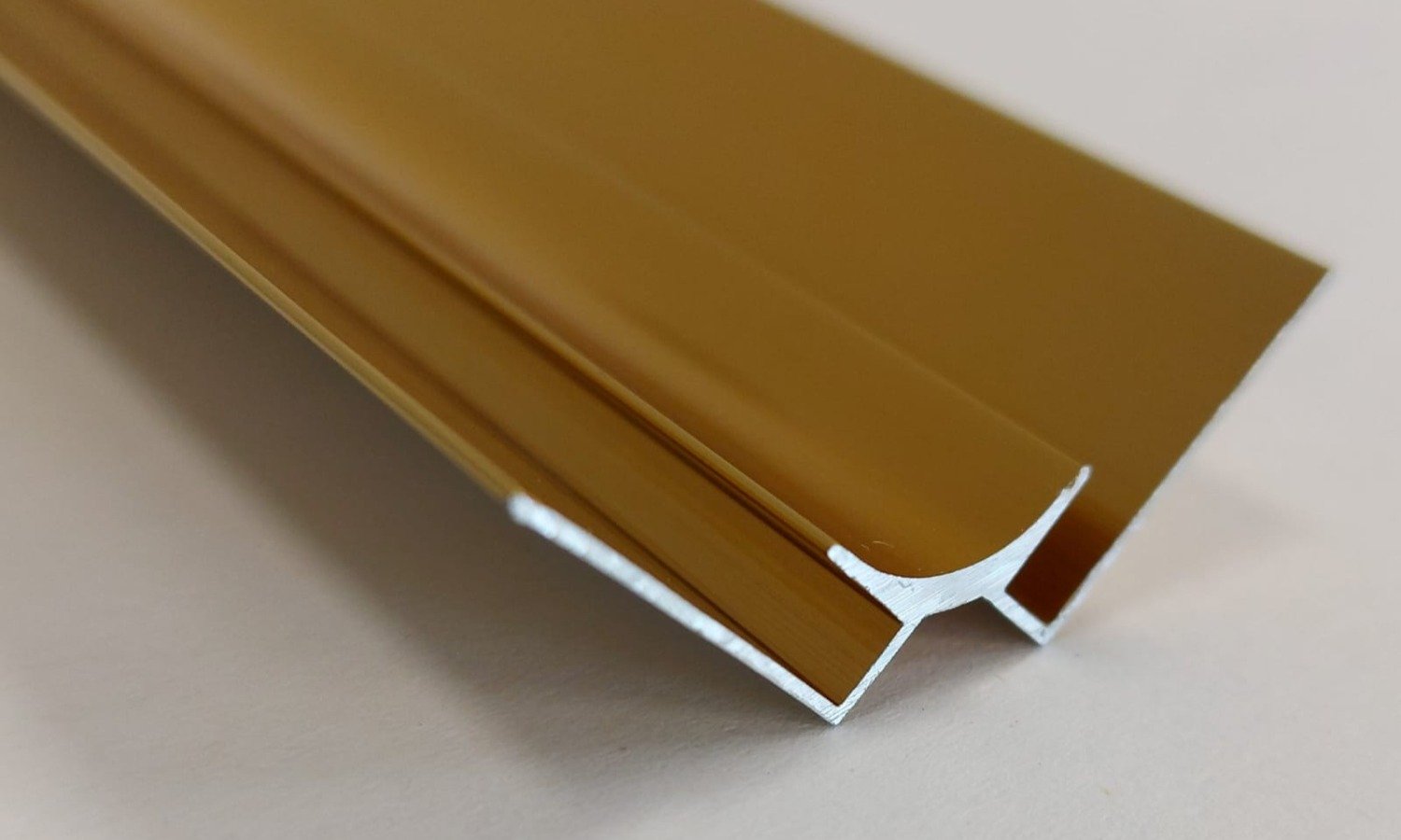 12 MM ALUMINYUM IC KOSE PROFILI ALTIN
